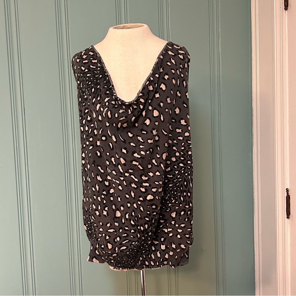 Kensie Leopard Sleeveless Dk Grey and White Ruched Tunic Sweater